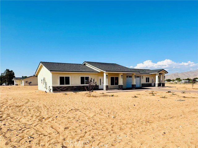 21928 sioux Road, Apple Valley CA: https://media.crmls.org/medias/1425f733-deeb-4865-9112-62c549ba98de.jpg