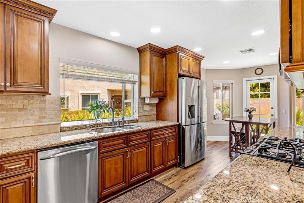 MLS #OC25152699 image #9