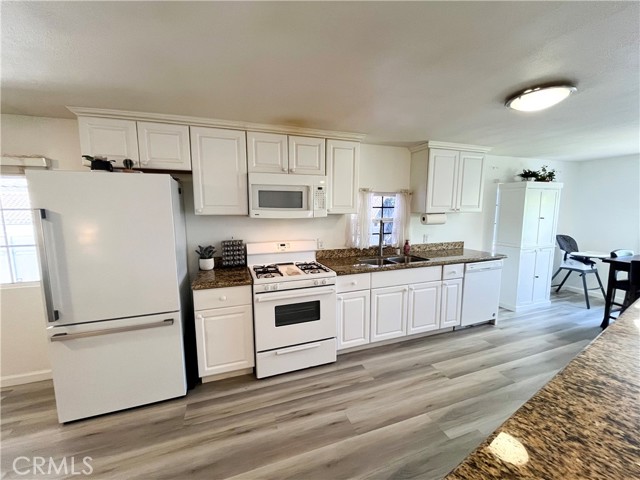17700 Avalon Boulevard, Carson CA: https://media.crmls.org/medias/1427493b-7b40-4d3e-8dd4-250f25d6faa1.jpg