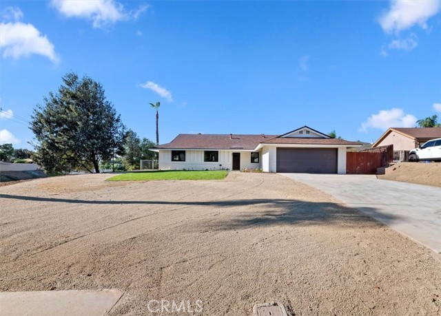 Detail Gallery Image 2 of 32 For 7695 Lakeside Dr, Jurupa Valley,  CA 92509 - 3 Beds | 2 Baths