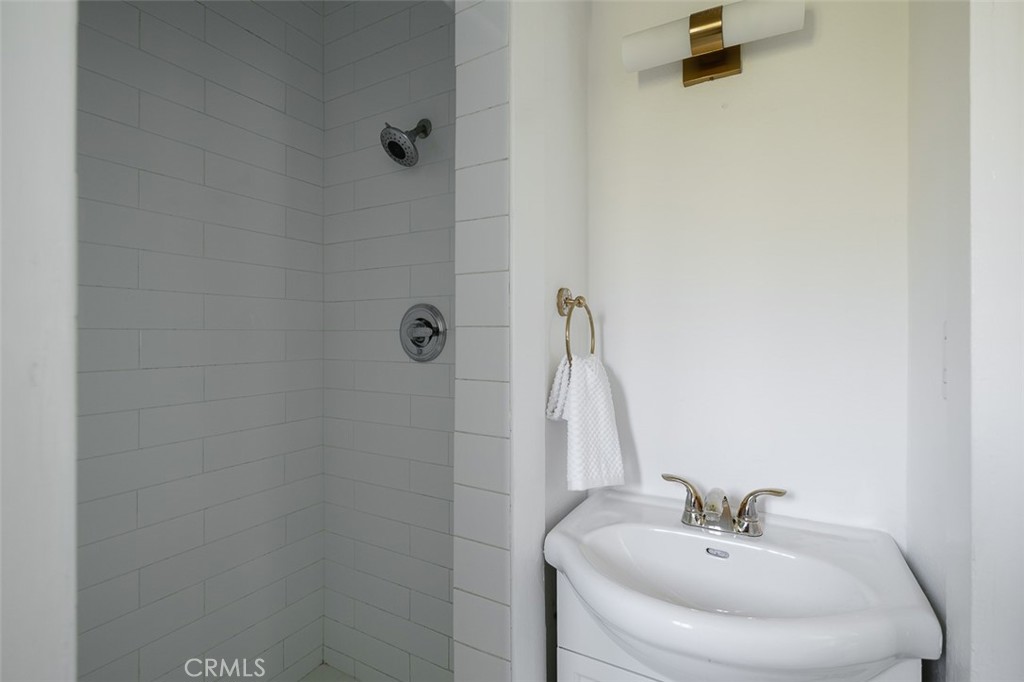 https://media.crmls.org/medias/1427b479-6d4e-42a4-87df-73b0daed30fd.jpg?preset=X-Large