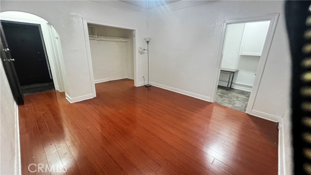 Detail Gallery Image 3 of 8 For 1421 S Valencia St, Los Angeles,  CA 90015 - 0 Beds | 1 Baths