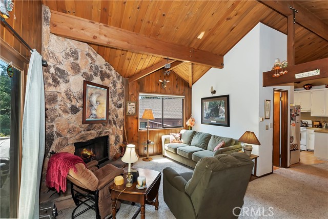 Detail Gallery Image 2 of 33 For 763 E Victoria Ct, Lake Arrowhead,  CA 92352 - 4 Beds | 2/1 Baths