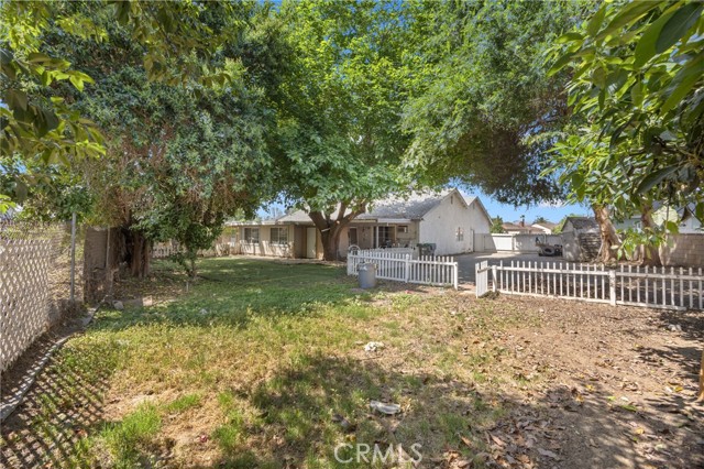 4060 Olive Street, Chino CA: https://media.crmls.org/medias/1429533f-a300-41b6-bb7c-22d78dd2cc16.jpg