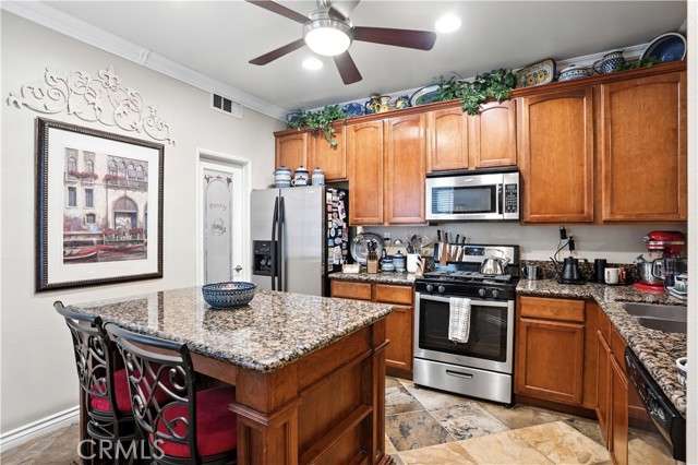 Detail Gallery Image 3 of 38 For 15636 Vista Way #104,  Lake Elsinore,  CA 92532 - 3 Beds | 2/1 Baths