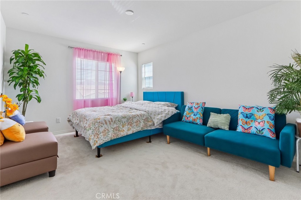 https://media.crmls.org/medias/14298591-7000-4763-9d66-d94de43c15f3.jpg?preset=X-Large
