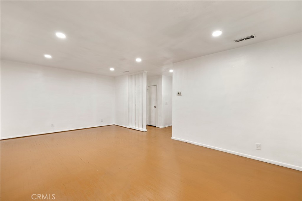 https://media.crmls.org/medias/142990f2-fa62-48d3-8555-13b602a10367.jpg?preset=X-Large