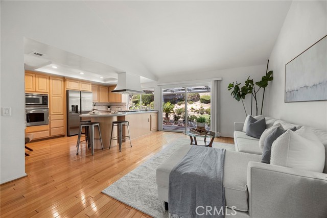 21802 Bass Lake Circle, Lake Forest CA: https://media.crmls.org/medias/142b74be-fb38-45e4-90ca-fcec3a19c69a.jpg