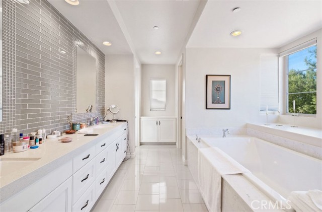 10 Shadybend, Irvine CA: https://media.crmls.org/medias/142bb808-e25f-4f28-83a4-6ddca3d9f37e.jpg