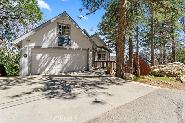 Level Entry w Garage