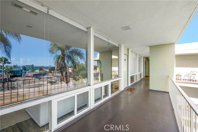 3901 E Livingston Drive, Long Beach CA: https://media.crmls.org/medias/142e5d94-c182-4b95-a107-3e32e0ed486d.jpg