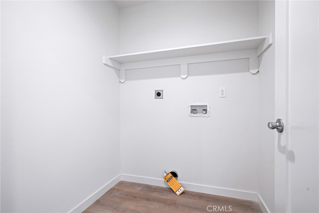 https://media.crmls.org/medias/142eceba-fd14-472c-b8a7-7b3d4ab4ba8d.jpg?preset=X-Large