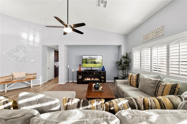 242 Lipizzan Drive, San Jacinto CA: https://media.crmls.org/medias/142ecf04-ffcf-4a9c-b87c-a72bad7f81e0.jpg