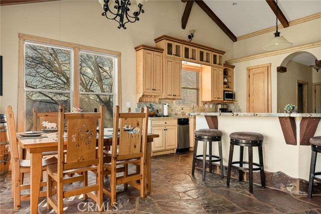 Detail Gallery Image 7 of 44 For 27920 Matterhorn, Lake Arrowhead,  CA 92352 - 5 Beds | 3/1 Baths