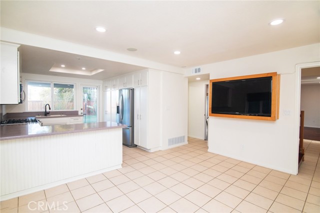Detail Gallery Image 11 of 36 For 642 Fresca St, Solana Beach,  CA 92075 - 4 Beds | 2/1 Baths