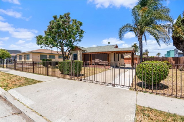 Detail Gallery Image 3 of 32 For 1415 W 104th St, Los Angeles,  CA 90047 - 2 Beds | 1 Baths