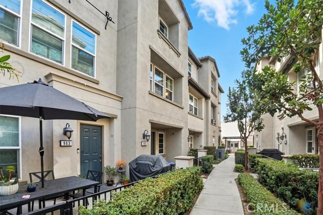 965 Acacia Lane, Montebello CA: https://media.crmls.org/medias/142f4bbc-d9b2-43a7-9798-ed4bed53cc74.jpg
