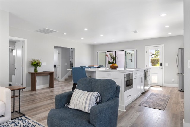 Detail Gallery Image 7 of 41 For 286 Glendora Ave, Long Beach,  CA 90803 - 3 Beds | 3 Baths