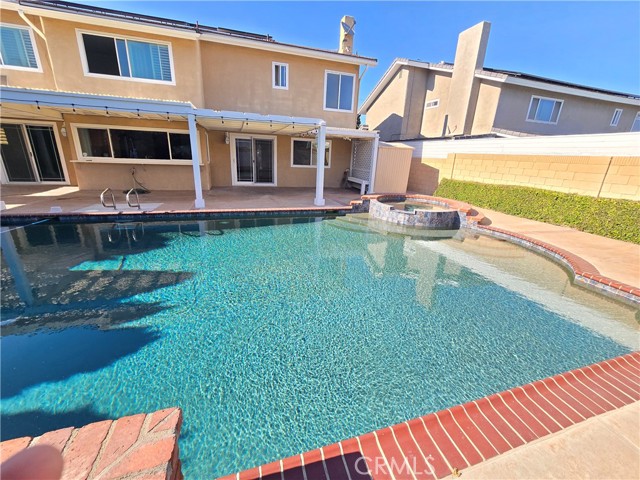 Detail Gallery Image 3 of 47 For 1013 Cannonade Cir, Costa Mesa,  CA 92626 - 5 Beds | 3 Baths