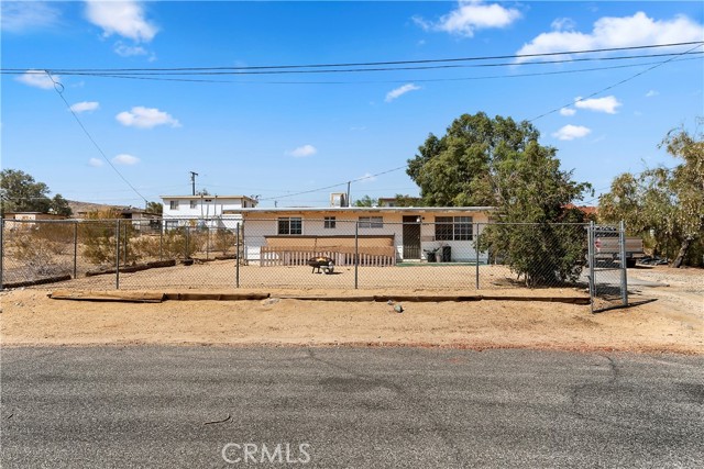 Detail Gallery Image 3 of 29 For 61978 Aster Pl, Joshua Tree,  CA 92252 - 3 Beds | 2 Baths