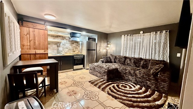 Detail Gallery Image 2 of 26 For 7904 Laurel Canyon #12,  North Hollywood,  CA 91605 - 1 Beds | 1 Baths