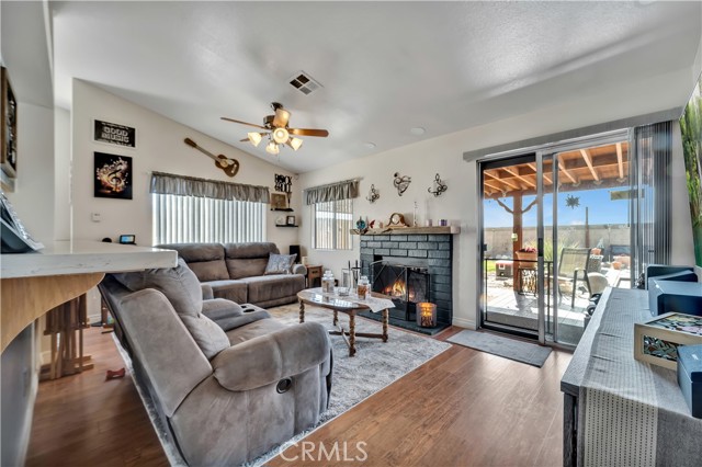 Detail Gallery Image 14 of 42 For 44949 Gloriosa Ln, Lancaster,  CA 93535 - 3 Beds | 2 Baths