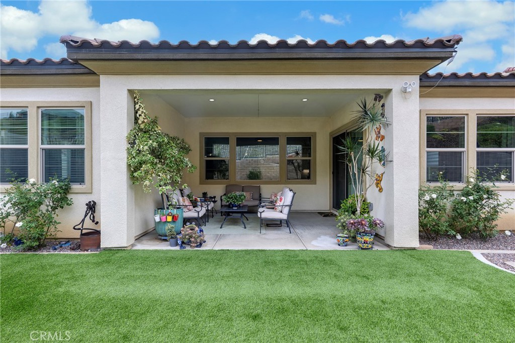https://media.crmls.org/medias/1431d780-5581-484b-ae0a-108b1623d9ba.jpg?preset=X-Large
