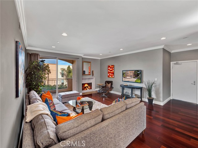 Detail Gallery Image 7 of 21 For 11280 La Maida #401,  North Hollywood,  CA 91601 - 3 Beds | 2/1 Baths