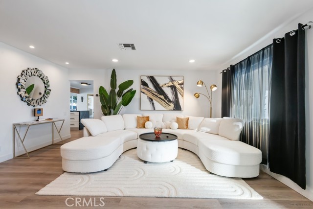 Detail Gallery Image 12 of 60 For 1980 E Rochelle Rd, Palm Springs,  CA 92262 - 5 Beds | 3 Baths