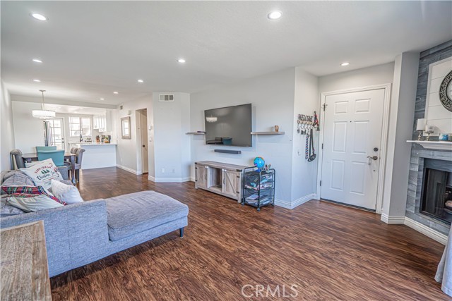 Detail Gallery Image 7 of 28 For 18111 Erik Ct #445,  Canyon Country,  CA 91387 - 2 Beds | 2 Baths