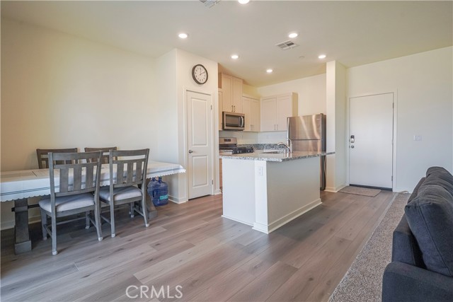 Detail Gallery Image 8 of 26 For 12326 Ranchito Way, Victorville,  CA 92392 - 3 Beds | 2 Baths
