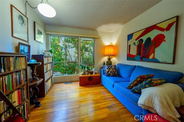 Detail Gallery Image 2 of 26 For 4353 Colfax Ave #33,  Studio City,  CA 91604 - 2 Beds | 1 Baths