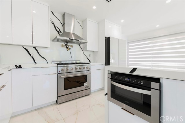 12410 Mclennan Avenue, Granada Hills CA: https://media.crmls.org/medias/143609f4-adf3-4c4e-9626-4c50631d830b.jpg