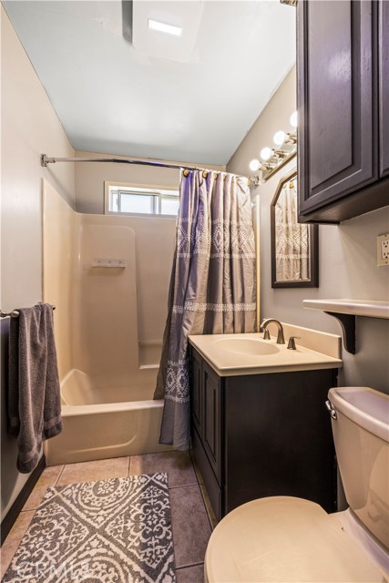 Detail Gallery Image 4 of 13 For 5956 York Glen Way, Sacramento,  CA 95842 - 3 Beds | 1 Baths
