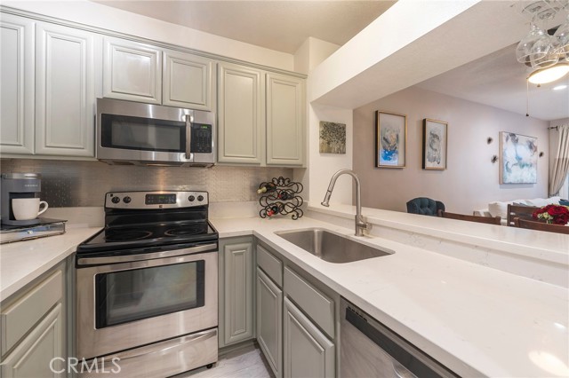 Detail Gallery Image 6 of 51 For 20371 Bluffside Cir #101,  Huntington Beach,  CA 92646 - 1 Beds | 1 Baths