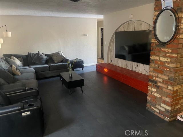 Detail Gallery Image 9 of 10 For 10450 Gramercy Pl., Riverside,  CA 92505 - 5 Beds | 2 Baths