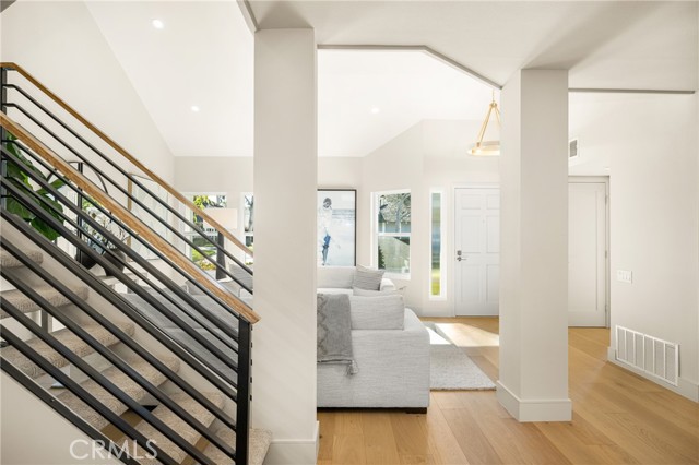 11 Thunder Trail, Irvine CA: https://media.crmls.org/medias/143a8163-c400-4777-959f-e055086b1c45.jpg