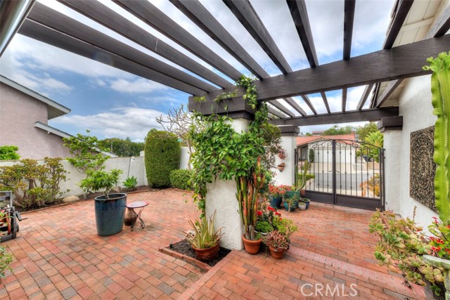 26752 Magdalena Lane, Mission Viejo CA: https://media.crmls.org/medias/143acf40-14a2-492a-9317-705d14d39a7c.jpg