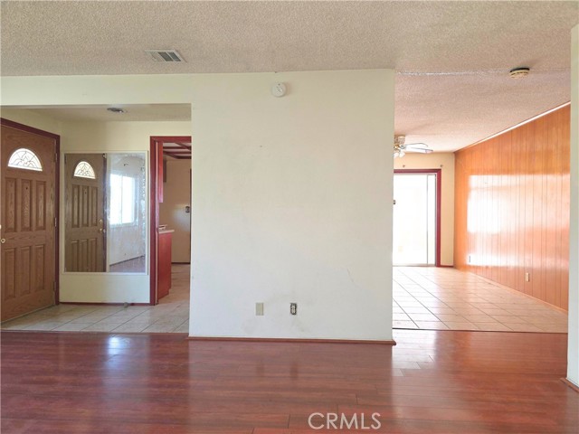 Detail Gallery Image 8 of 33 For 25845 Holly Vista, San Bernardino,  CA 92404 - 3 Beds | 2 Baths