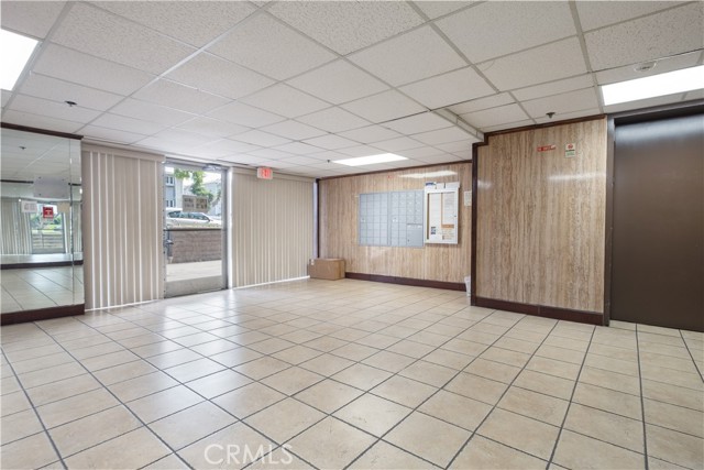 433 S Manhattan, Los Angeles CA: https://media.crmls.org/medias/143c0421-1857-4dc1-aa09-45c236c993eb.jpg