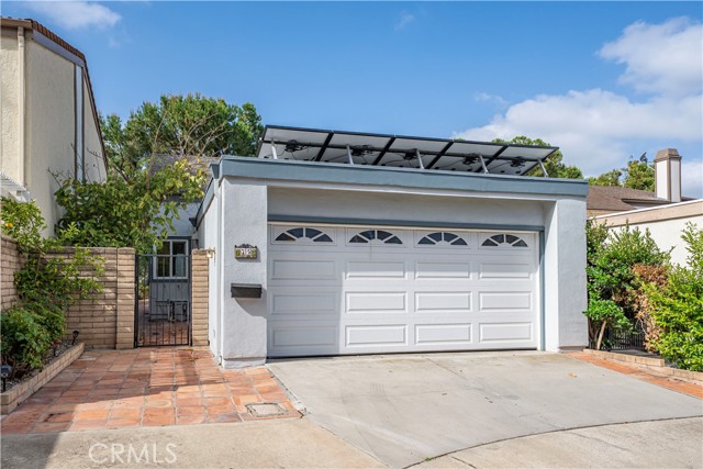 75 Willow Tree Lane, Irvine CA: https://media.crmls.org/medias/143c23a1-1ee3-44e8-8d36-75543ad85b6e.jpg