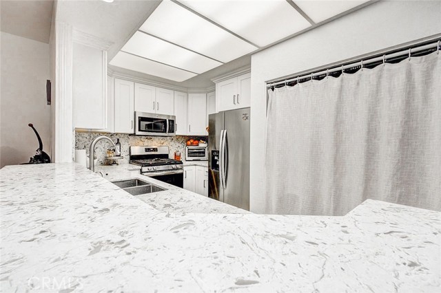 Detail Gallery Image 9 of 33 For 10401 Garden Grove #53,  Garden Grove,  CA 92843 - 2 Beds | 2 Baths