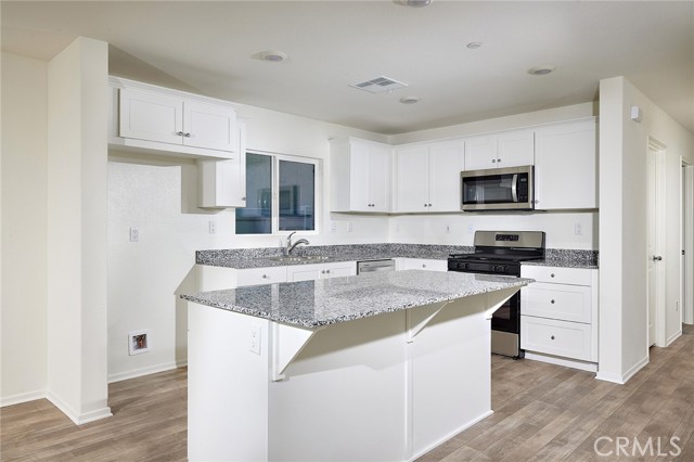 Detail Gallery Image 6 of 13 For 30843 Draco Dr, Winchester,  CA 92596 - 3 Beds | 2 Baths