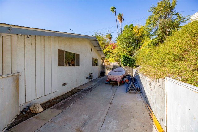 Detail Gallery Image 33 of 33 For 12021 Bambi Pl, Granada Hills,  CA 91344 - 3 Beds | 3 Baths