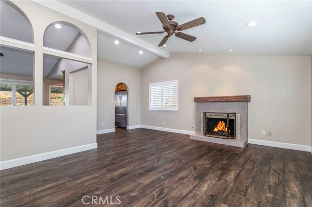 Detail Gallery Image 6 of 42 For 18711 Nadal St, Canyon Country,  CA 91351 - 3 Beds | 2 Baths