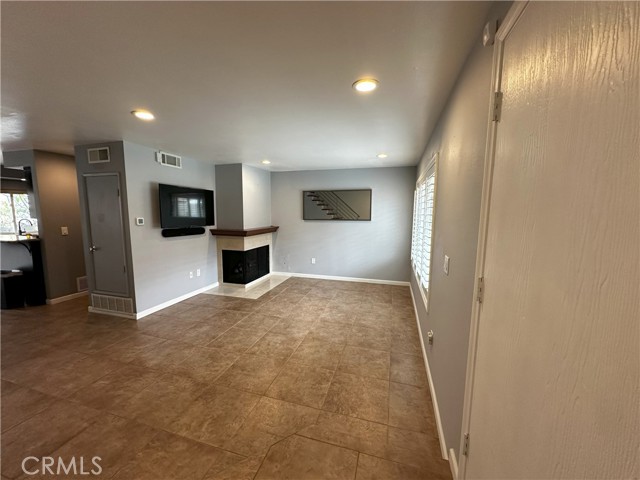 Detail Gallery Image 9 of 45 For 18598 Creek Ln, Huntington Beach,  CA 92648 - 3 Beds | 2/1 Baths