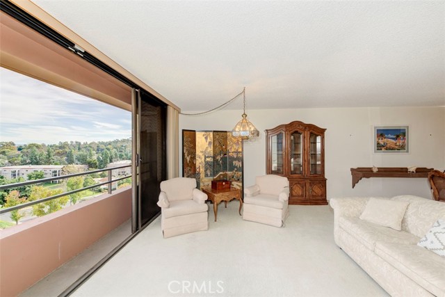 LIVING ROOM SHOWING VIEW TO THE RIGHT SIDE