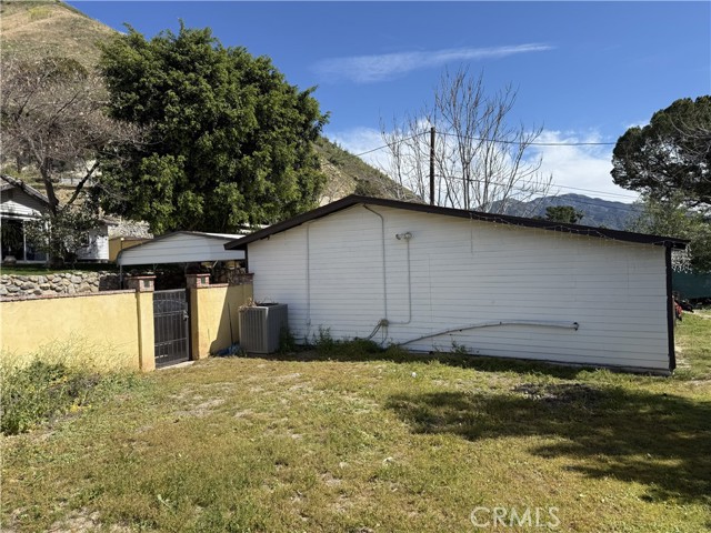 Detail Gallery Image 9 of 35 For 9707 Foothill, Sylmar,  CA 91342 - 4 Beds | 3 Baths