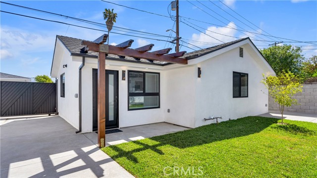 318 N Catalina, Burbank CA: https://media.crmls.org/medias/14403cbb-d47f-4ffb-96e1-619afda78c79.jpg