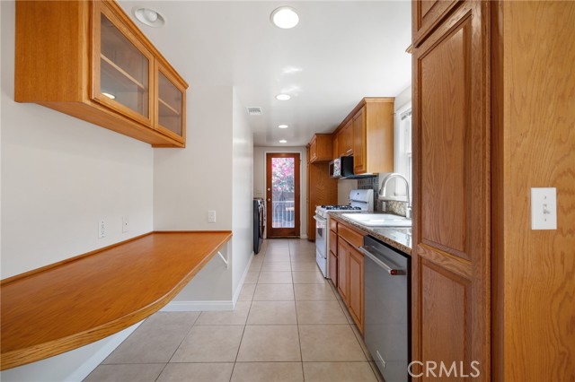 Detail Gallery Image 6 of 34 For 10530 Mcvine Ave, Sunland,  CA 91040 - 2 Beds | 2 Baths